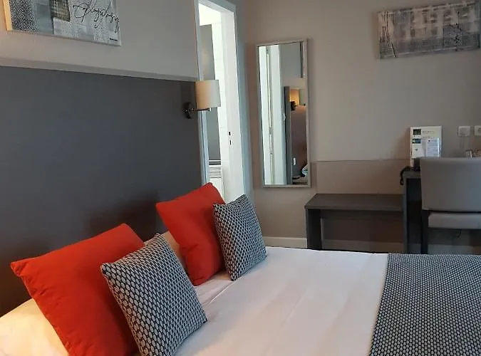 Henri Iv Отель 3*