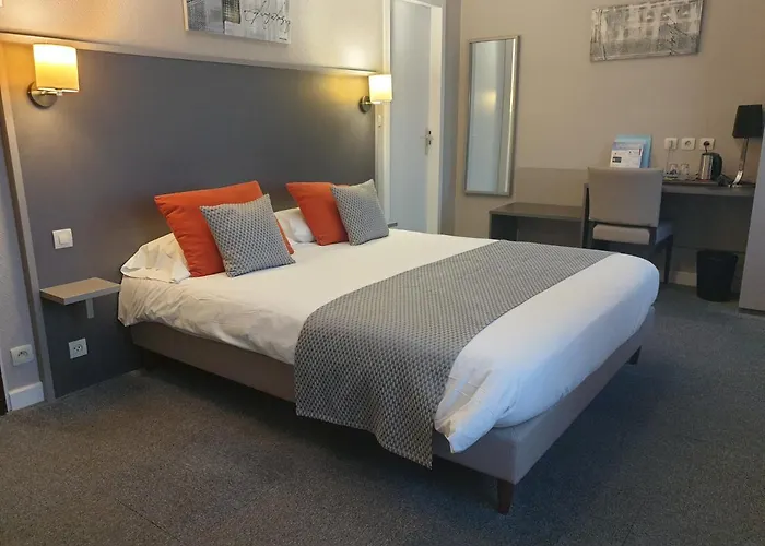 Отель Henri Iv Coutras